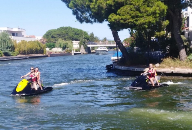 En los canales con las jet skis